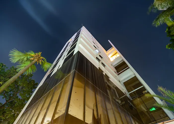 Monsoon Courtyard Luxury Hotel